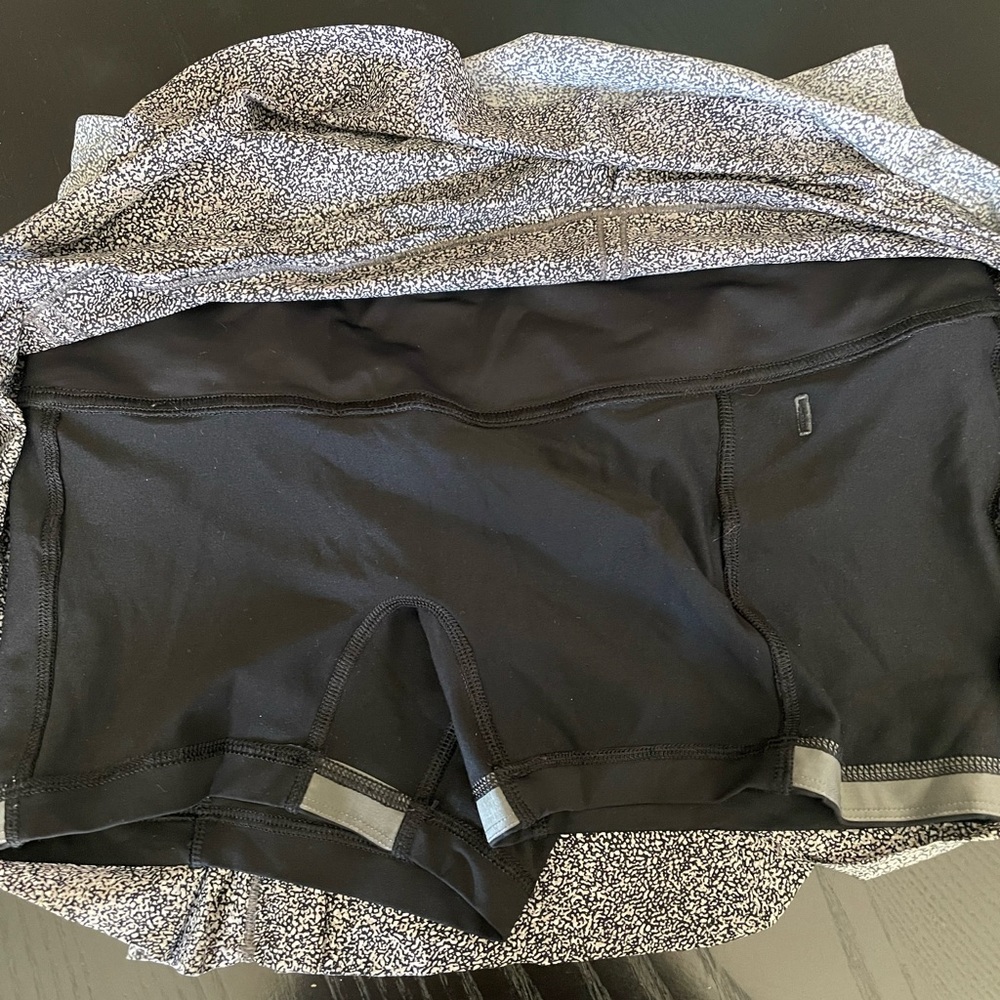 Lululemon Tennis or Running Skirt size 6 worn only once . Shirt is 13” in length